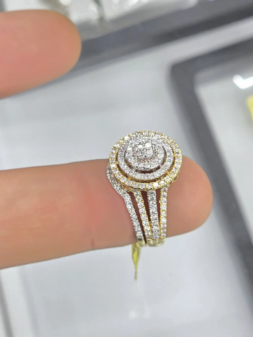 Real Diamknd 10kt Two-Tone Diamond Halo Statement Ring - White & Yellow